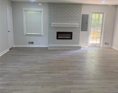 735 Ralph Road Se - Photo Thumbnail 5