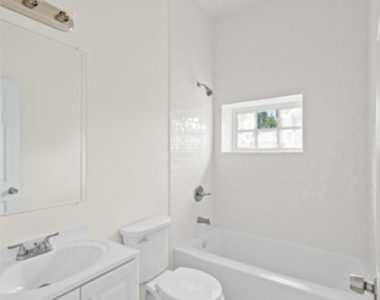 3107 N Harding Avenue - Photo Thumbnail 9
