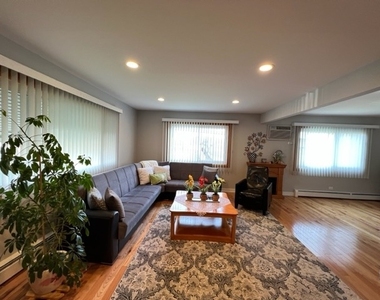 8887 N Grace Avenue - Photo Thumbnail 2