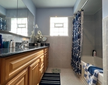 8887 N Grace Avenue - Photo Thumbnail 9