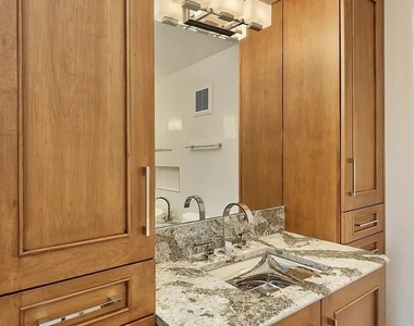 111 E Chestnut Street - Photo Thumbnail 21