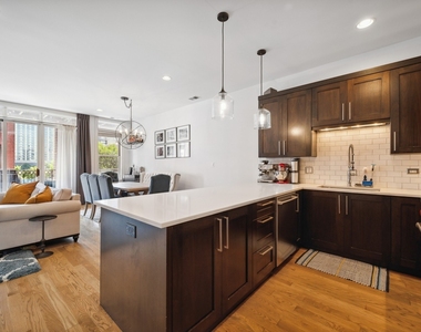 120 N Halsted Street - Photo Thumbnail 8