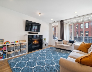 120 N Halsted Street - Photo Thumbnail 4