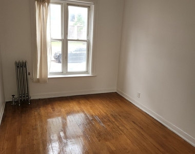 5050 S Blackstone Avenue - Photo Thumbnail 3