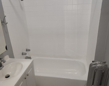 5050 S Blackstone Avenue - Photo Thumbnail 5