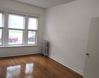 5050 S Blackstone Avenue - Photo Thumbnail 1