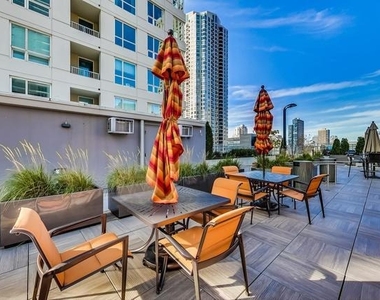 345 N La Salle Drive - Photo Thumbnail 20
