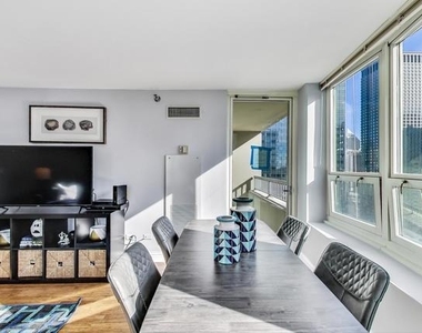 345 N La Salle Drive - Photo Thumbnail 6