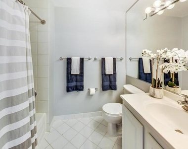 345 N La Salle Drive - Photo Thumbnail 13