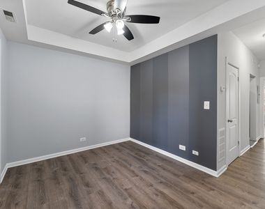 7451 N Greenview Avenue - Photo Thumbnail 1