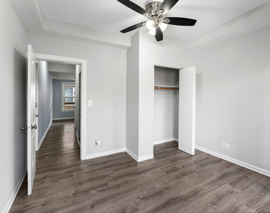7451 N Greenview Avenue - Photo Thumbnail 5