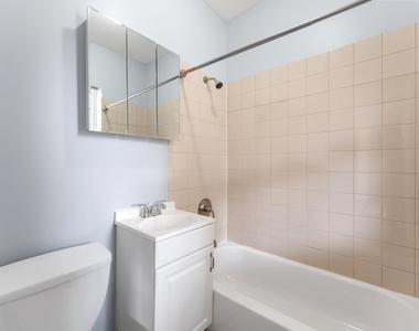 7451 N Greenview Avenue - Photo Thumbnail 8
