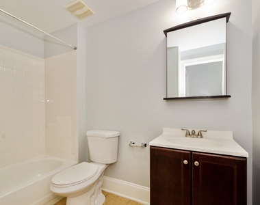 1611 W Juneway Terrace - Photo Thumbnail 6