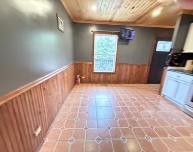 1030 Crescent Court - Photo Thumbnail 2