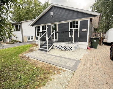 1030 Crescent Court - Photo Thumbnail 1