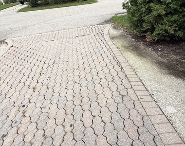 1030 Crescent Court - Photo Thumbnail 32
