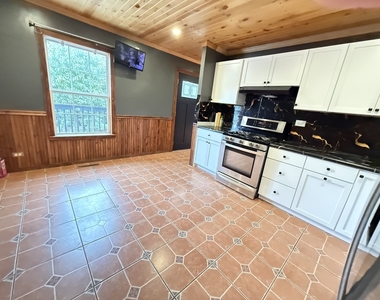 1030 Crescent Court - Photo Thumbnail 5