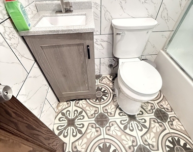 1030 Crescent Court - Photo Thumbnail 8