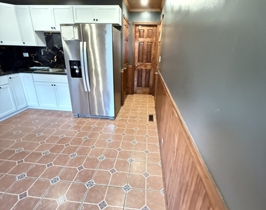 1030 Crescent Court - Photo Thumbnail 6