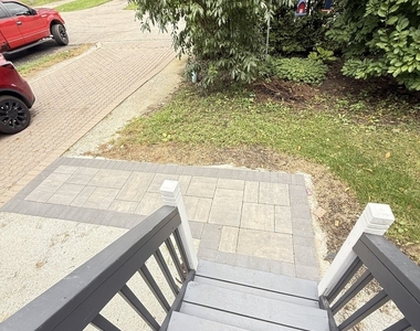 1030 Crescent Court - Photo Thumbnail 31