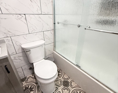 1030 Crescent Court - Photo Thumbnail 7