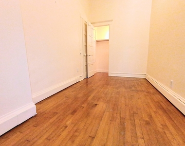 1911 W Belmont Avenue - Photo Thumbnail 8