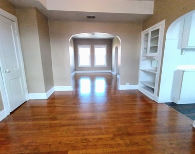 3514 N Broadway Street - Photo Thumbnail 5