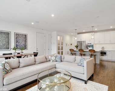 2903 W Lyndale Street - Photo Thumbnail 4