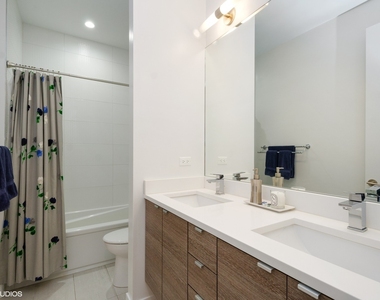 2903 W Lyndale Street - Photo Thumbnail 13
