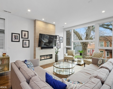2903 W Lyndale Street - Photo Thumbnail 3