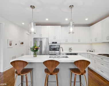 2903 W Lyndale Street - Photo Thumbnail 1