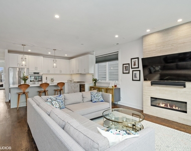 2903 W Lyndale Street - Photo Thumbnail 6