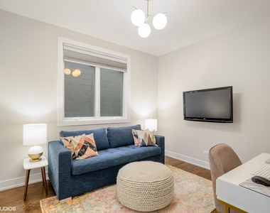 2903 W Lyndale Street - Photo Thumbnail 12