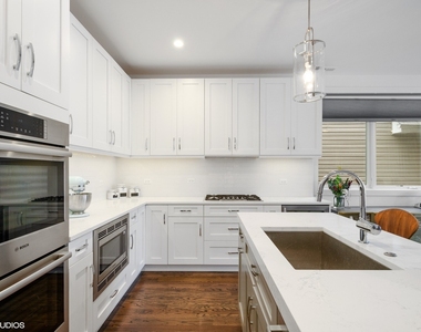 2903 W Lyndale Street - Photo Thumbnail 2
