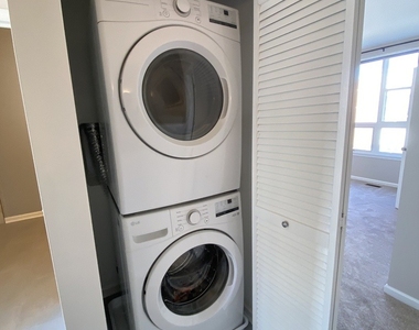 3224 N Kilbourn Avenue - Photo Thumbnail 12