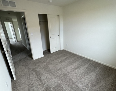 880 Briar Glen Court - Photo Thumbnail 5