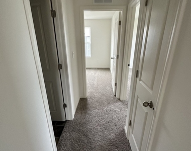 880 Briar Glen Court - Photo Thumbnail 9