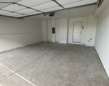 880 Briar Glen Court - Photo Thumbnail 17