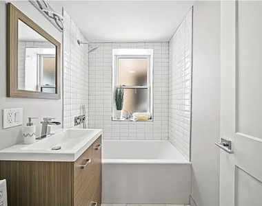 5028 N Major Avenue - Photo Thumbnail 7