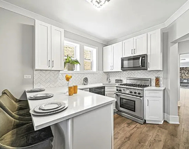 5028 N Major Avenue - Photo Thumbnail 4