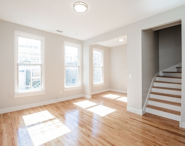 2112 W Roscoe Street - Photo Thumbnail 2