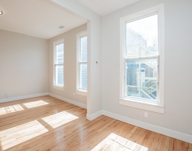 2112 W Roscoe Street - Photo Thumbnail 3