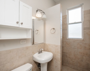 2112 W Roscoe Street - Photo Thumbnail 9