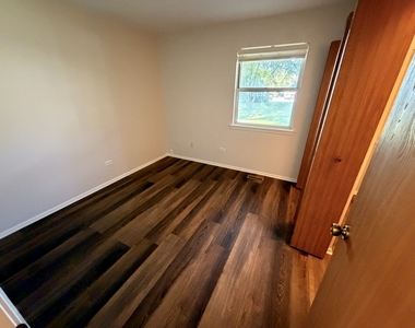 2858 Meadow Lane - Photo Thumbnail 14