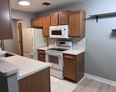 7425 Brookdale Drive - Photo Thumbnail 5