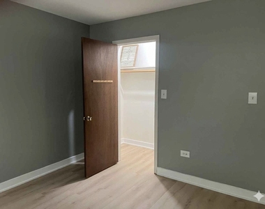7425 Brookdale Drive - Photo Thumbnail 8
