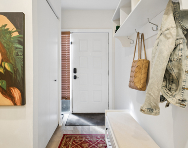 310 N Clinton Street - Photo Thumbnail 5