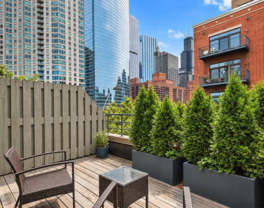 310 N Clinton Street - Photo Thumbnail 20