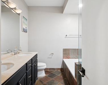310 N Clinton Street - Photo Thumbnail 16