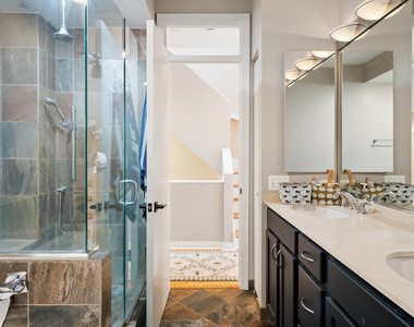 310 N Clinton Street - Photo Thumbnail 17
